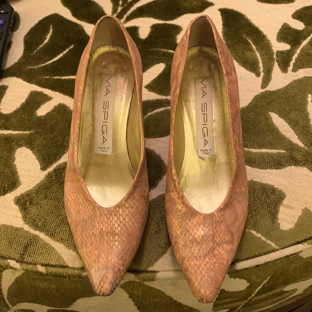 Via Spiga pumps. Gold Iridescent Animal Print. Size 5